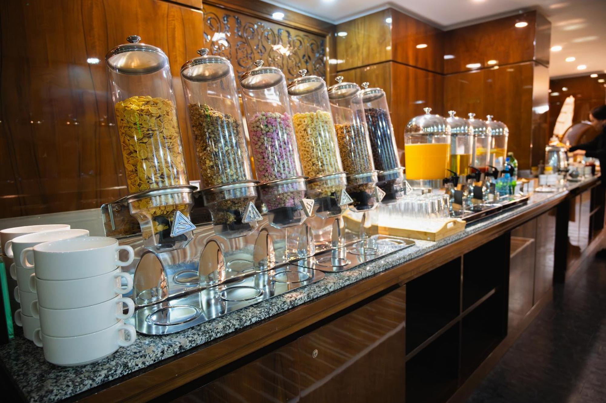 阿克套假日酒店 外观 照片